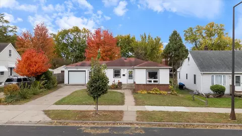 32 Jessamine Ave E, Saint Paul, MN 55117