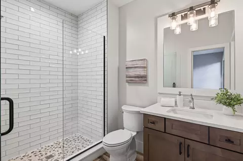 Bath - 525 Smithtown Ct, Excelsior, MN 55331 photo 12 of 19