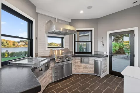 Kitchen - 525 Smithtown Ct, Excelsior, MN 55331 photo 11 of 13