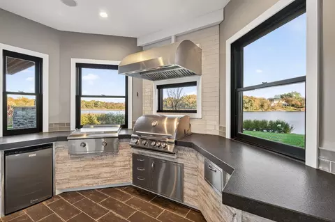 Kitchen - 525 Smithtown Ct, Excelsior, MN 55331 photo 12 of 13
