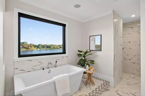 Bath - 525 Smithtown Ct, Excelsior, MN 55331 photo 4 of 19