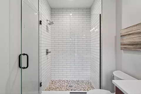 Bath - 525 Smithtown Ct, Excelsior, MN 55331 photo 13 of 19