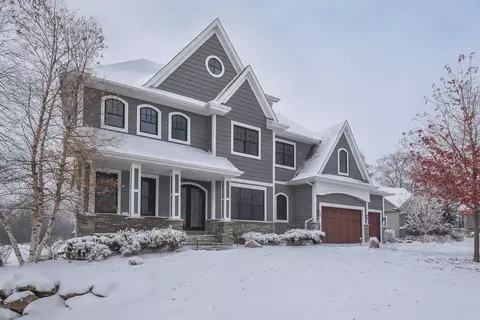 525 Smithtown Ct, Excelsior, MN 55331