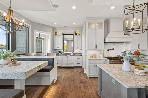 Kitchen - 525 Smithtown Ct, Excelsior, MN 55331 photo 8 of 13