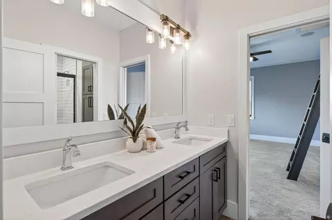 Bath - 525 Smithtown Ct, Excelsior, MN 55331 photo 14 of 19