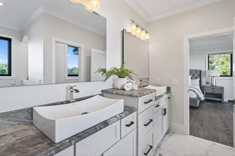 Bath - 525 Smithtown Ct, Excelsior, MN 55331 photo 3 of 19