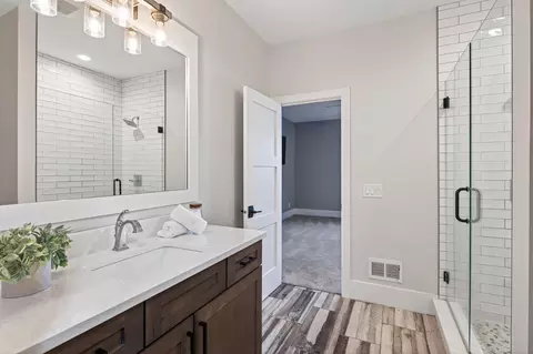 Bath - 525 Smithtown Ct, Excelsior, MN 55331 photo 11 of 19