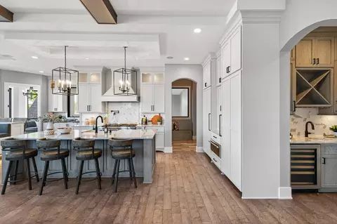 Kitchen - 525 Smithtown Ct, Excelsior, MN 55331 photo 1 of 13