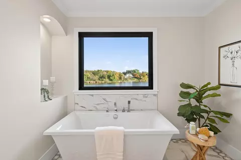 Bath - 525 Smithtown Ct, Excelsior, MN 55331 photo 6 of 19