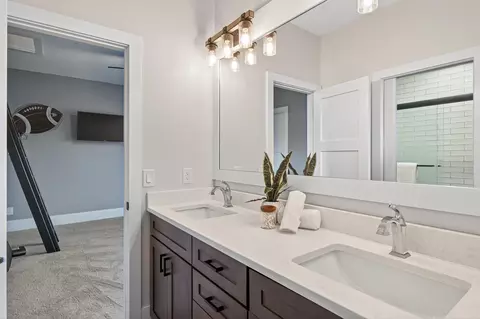 Bath - 525 Smithtown Ct, Excelsior, MN 55331 photo 16 of 19
