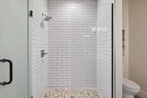 Bath - 525 Smithtown Ct, Excelsior, MN 55331 photo 10 of 19