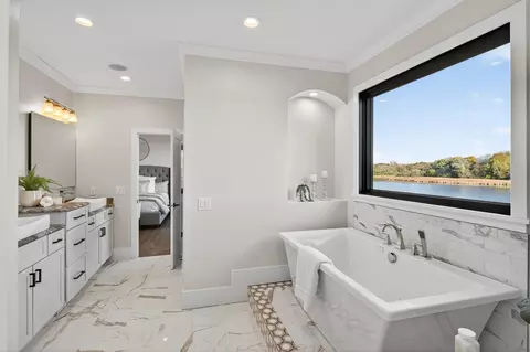 Bath - 525 Smithtown Ct, Excelsior, MN 55331 photo 5 of 19