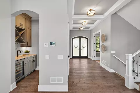 Entry Way - 525 Smithtown Ct, Excelsior, MN 55331 photo 7 of 16