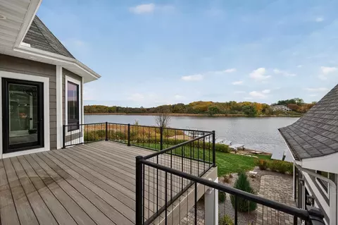 Exterior - 525 Smithtown Ct, Excelsior, MN 55331 photo 10 of 29