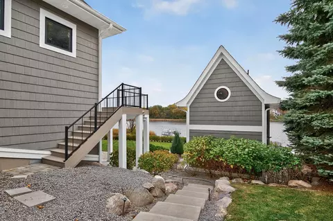 Exterior - 525 Smithtown Ct, Excelsior, MN 55331 photo 9 of 29