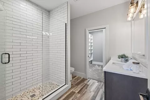 Bath - 525 Smithtown Ct, Excelsior, MN 55331 photo 9 of 19