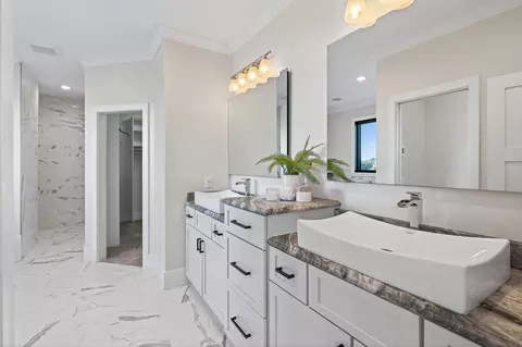 Bath - 525 Smithtown Ct, Excelsior, MN 55331 photo 2 of 19