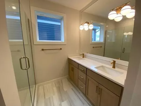 Bath - 7440 Elm Ln, Corcoran, MN 55340 photo 2 of 4