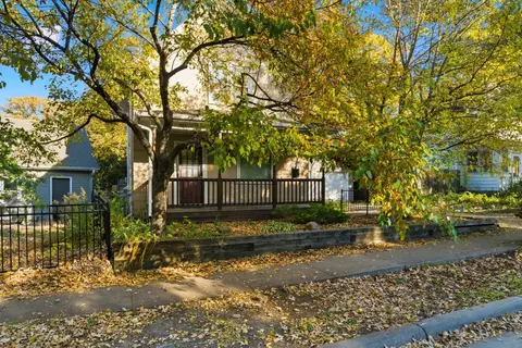882 Raymond Ave, Saint Paul, MN 55114