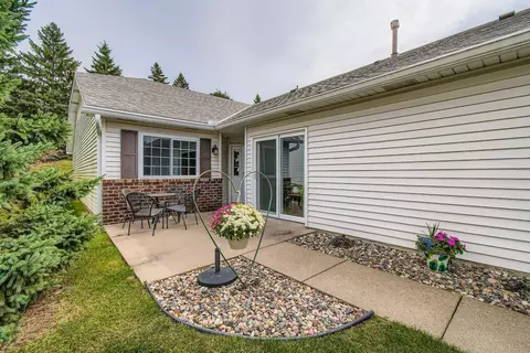7608 Newbury Rd, Woodbury, MN 55125