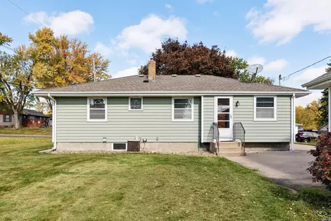1076 Mckee St, Eagan, MN 55121