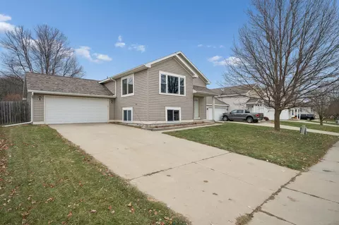 532 7th St SW, Pine Island, MN 55963