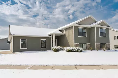 909 9th Ave NE, Kasson, MN 55944