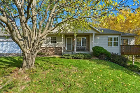 174 Wedgewood Dr, Mahtomedi, MN 55115