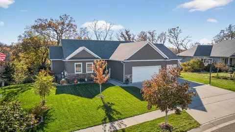 3951 Stone Point Dr NE, Rochester, MN 55906