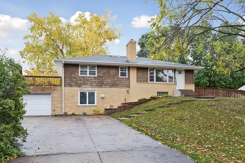 1102 Carlton Dr, Arden Hills, MN 55112