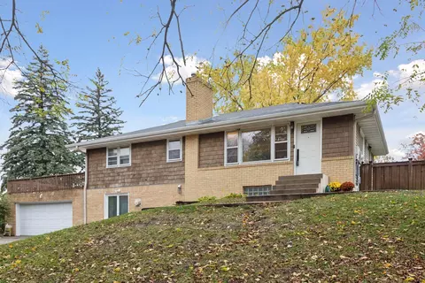 1102 Carlton Dr, Arden Hills, MN 55112