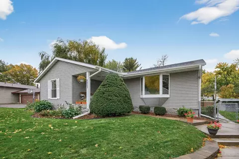 6963 Upper 35th Street Cir N, Oakdale, MN 55128