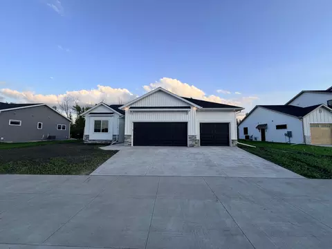 7890 Dogwood Dr, Horace, ND 58047
