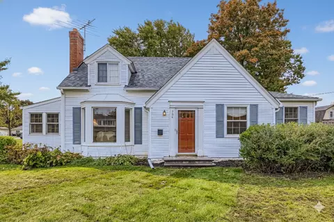704 Stewart Ln, South Saint Paul, MN 55075