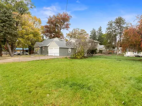 207 11th Ave SE, Forest Lake, MN 55025