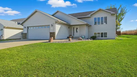 109 Emily Ln, Mankato, MN 56001
