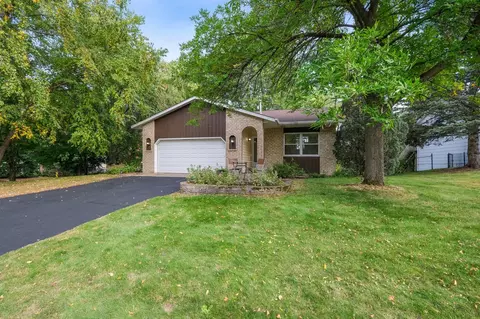 1329 Carriage Rd, Woodbury, MN 55125
