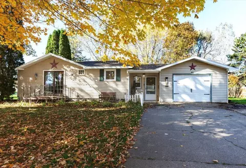 551 Oak St, Woodville, WI 54028