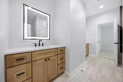 Bath - 109 Annies Way, Mapleton, ND 58059 photo 3 of 5