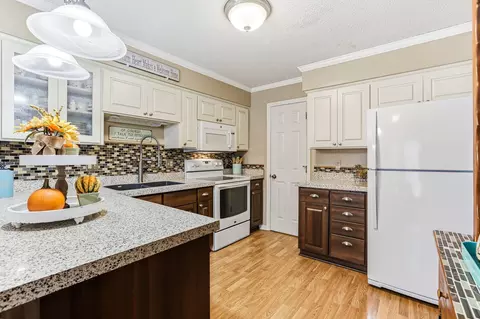 1807 12 County Road E #34, White Bear Lake, MN 55110
