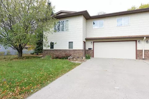 2903 18th St S, Fargo, ND 58103