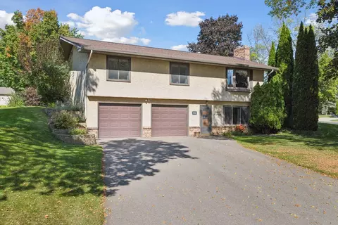 8860 Hilltop Dr, Saint Bonifacius, MN 55375