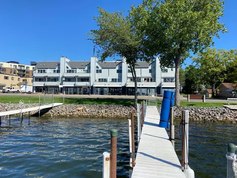 4 Shoreline Pl, Spring Park, MN 55384