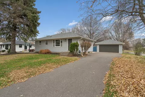1105 Greystone Ave N, Oakdale, MN 55128