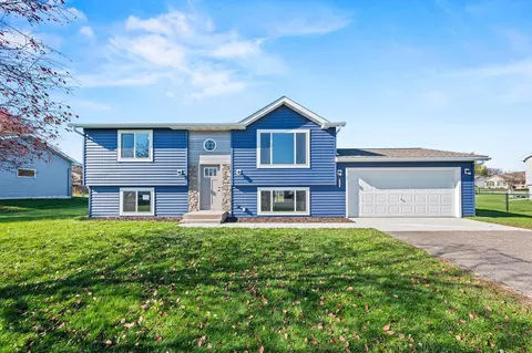1110 Eulaine Cir, Hammond, WI 54015