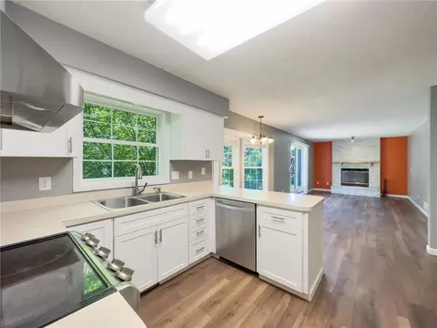 1051 Northview Park Rd, Eagan, MN 55123 photo 11