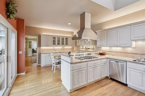 Kitchen - 4610 Bayswater Rd, Shorewood, MN 55331 photo 3 of 3