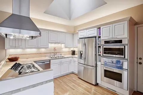 Kitchen - 4610 Bayswater Rd, Shorewood, MN 55331 photo 2 of 3