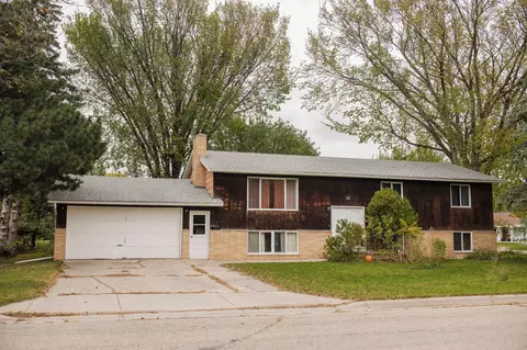 12 Sunnyslope Rd, Morris, MN 56267