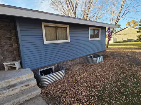 Exterior - 929 Ash St, Appleton, MN 56208 photo 3 of 7